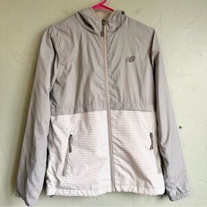 New Balance Women’s Gray White Retro Stripe Windbreaker Jacket Size Small EUC